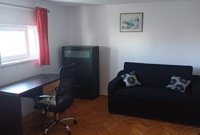Apartament cu 3 camere semidecomandat în 1 Mai - 7