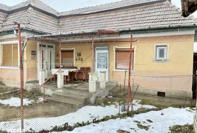 Casă cu 3 camere în Luna