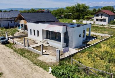 Casă individuală cu 4 camere în Câmpineanca
