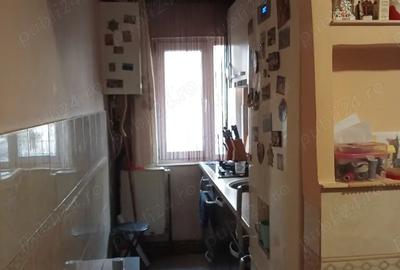 Vand apartament cu doua camere, confort 2, parter, peste drum de generala 6 - 8
