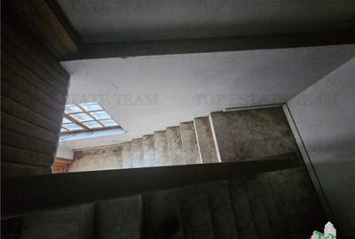 Vila spatioasa 11 camere la gri in centru Pitesti - 2