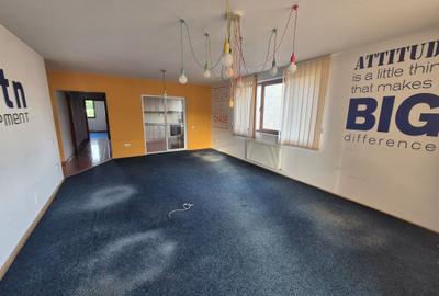 Apartament cu 3 camere decomandat în Central - 2