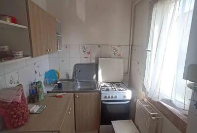 Apartament cu 2 camere nedecomandat în Simeria