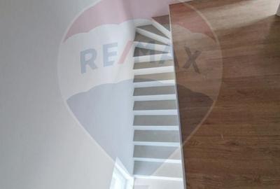 Casa / Vila - 132,5 mp  , teren - 264 mp  / zona Carcea - 14