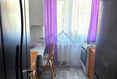 Apartament cu 2 camere semidecomandat în Micro 3 - 5