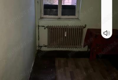 Garsoniera 13 decembrie etaj 4 necesita renovare pret 7900 detalii la