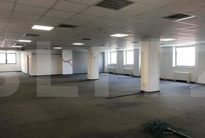 Spațiu comercial, de 570 mp, în Central - 3