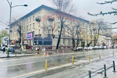 Apartament cu 3 camere semidecomandat în Lahovari