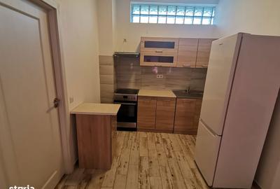 Apartament cu 3 camere semidecomandat în Turnișor