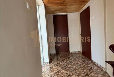 Casă cu 6 camere cu Teren 300 Mp în Central - 11