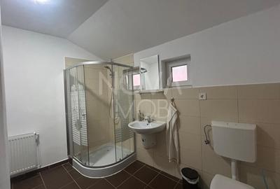 Casa de vanzare 200 mp cu spatiu comercial la parter, strada Lunga - 16