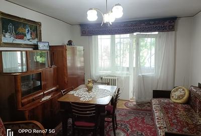 Apartament cu 3 camere de vanzare, Reghin cartier Rodnei bloc din caramida.