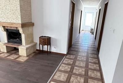 Casă cu 4 camere în Central - 2