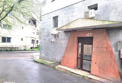 Spațiu comercial, de 120 mp, în Central - 4