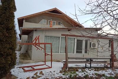 Spațiu comercial, de 600 mp, în Central - 4