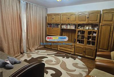 Apartament cu 2 camere decomandat în Micro 4 - 5