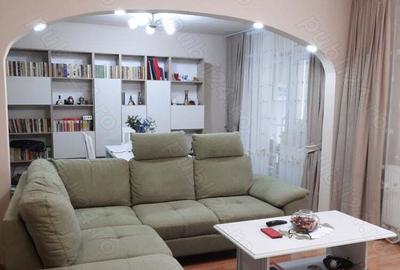 Apartament cu 4 camere decomandat în Micălaca