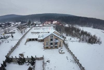 Casă cu 7 camere cu Teren 3700 Mp în Ivănești - 6