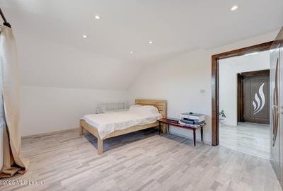 Casă cu 4 camere cu Teren 835 Mp în Central