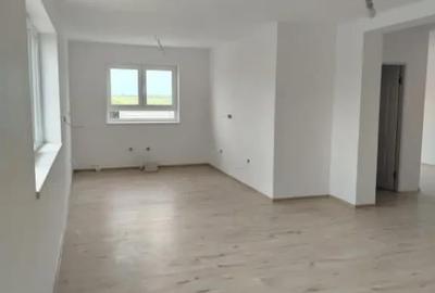 Casă cu 4 camere cu Teren 307 Mp în Malu Mare - 3