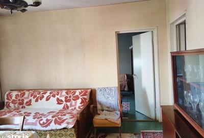 Apartament cu 3 camere semidecomandat în Andrei Mureșanu