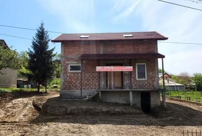 Casă cu 4 camere în Tomești - 1