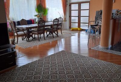 Casă cu 5 camere cu Teren 1400 Mp în Central - 1