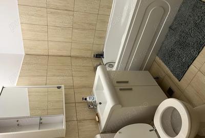 Garsonieră decomandată în Titan