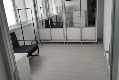 Apartament cu 3 camere în Apărătorii Patriei