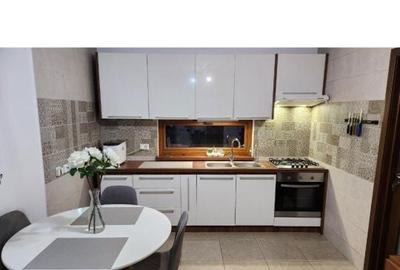 Casă cu 2 camere decomandat cu Teren 450 Mp în Central - 1