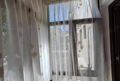 Apartament cu 3 camere semidecomandat în 9 Mai - 2