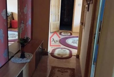 De vanzare  Apartament cu 3 camere - 4