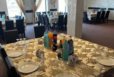 Afacere la cheie! 2 sali evenimente+ apartament 220mp, Siret - 30