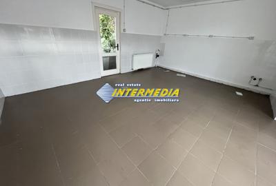 Spațiu comercial, de 30 mp, în Industrială - 8