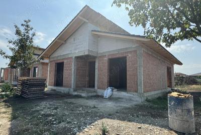 Casa la rosu pe un nivel in Alba Iulia Orizont - 2