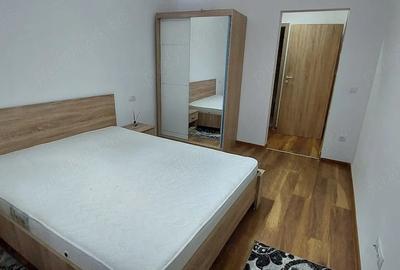 Apartament cu 3 camere decomandat în Tractorul - 3
