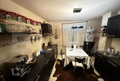 Apartament cu 3 camere decomandat în Rovine