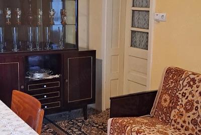Casă cu Teren 700 Mp în Teiu - 1