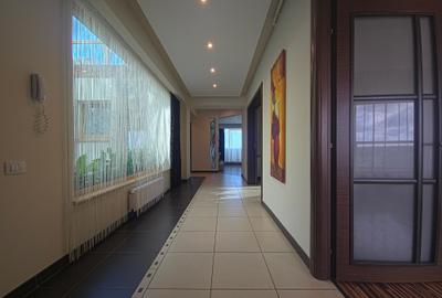 Apartament 3 camere 2 bai lux parcare subterana termen lung zona KM 5 - 13