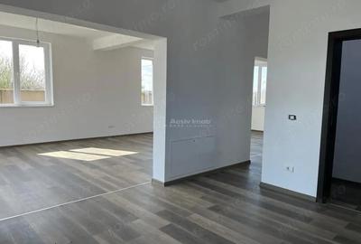 Casă cu Teren 743 Mp în Oloșag - 8