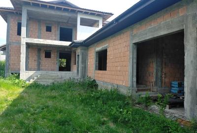 MOARA VLASIEI / CASA LA ROSU S+P+1E / TEREN 2000 mp