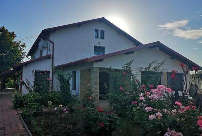 Casă cu 9 camere în Periferie