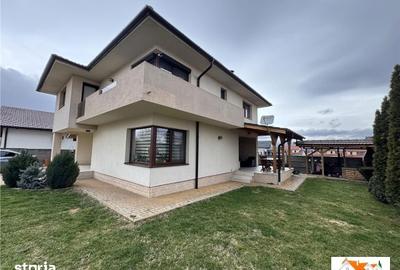 Casă cu 4 camere cu Teren 500 Mp în Central