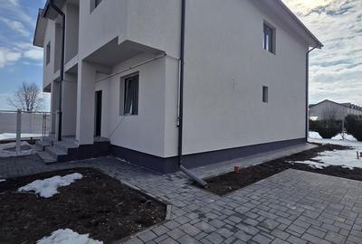 Casă cu 4 camere cu Teren 300 Mp în Central