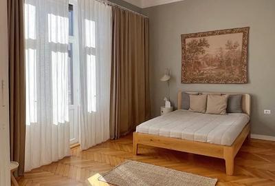 Apartament cu 3 camere semidecomandat în Central - 1