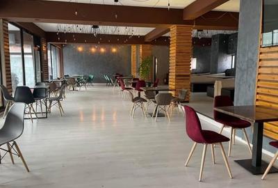 Spatiu comercial - 200 mp utili - zona cu vad excelent (pietonal & auto) - 2