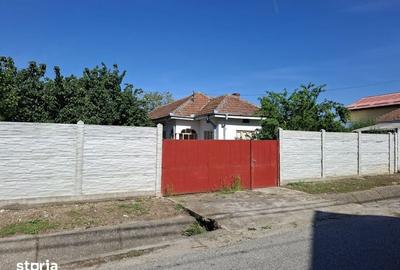 Casă cu 4 camere cu Teren 99 Mp în Central