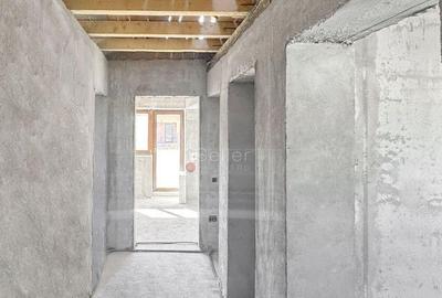 Casă cu 5 camere cu Teren 300 Mp în Colonia Bod