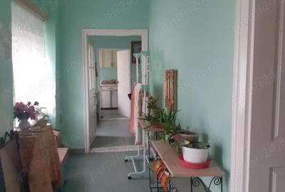 Casă cu 4 camere în Central - 2