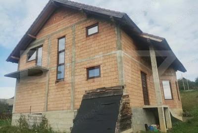 Casă cu 4 camere cu Teren 861 Mp în Central - 6